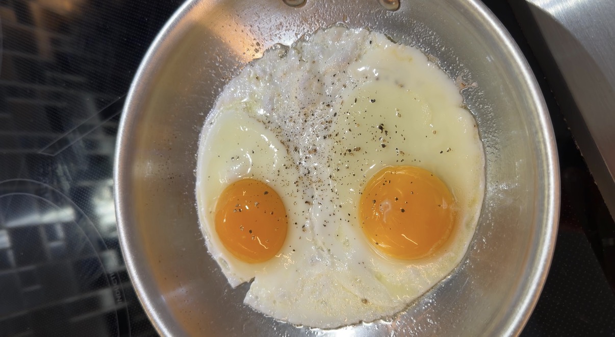 Frying eggs in a Stainless Steel Pan